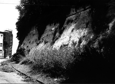 Resti di mura urbiche datate 1787